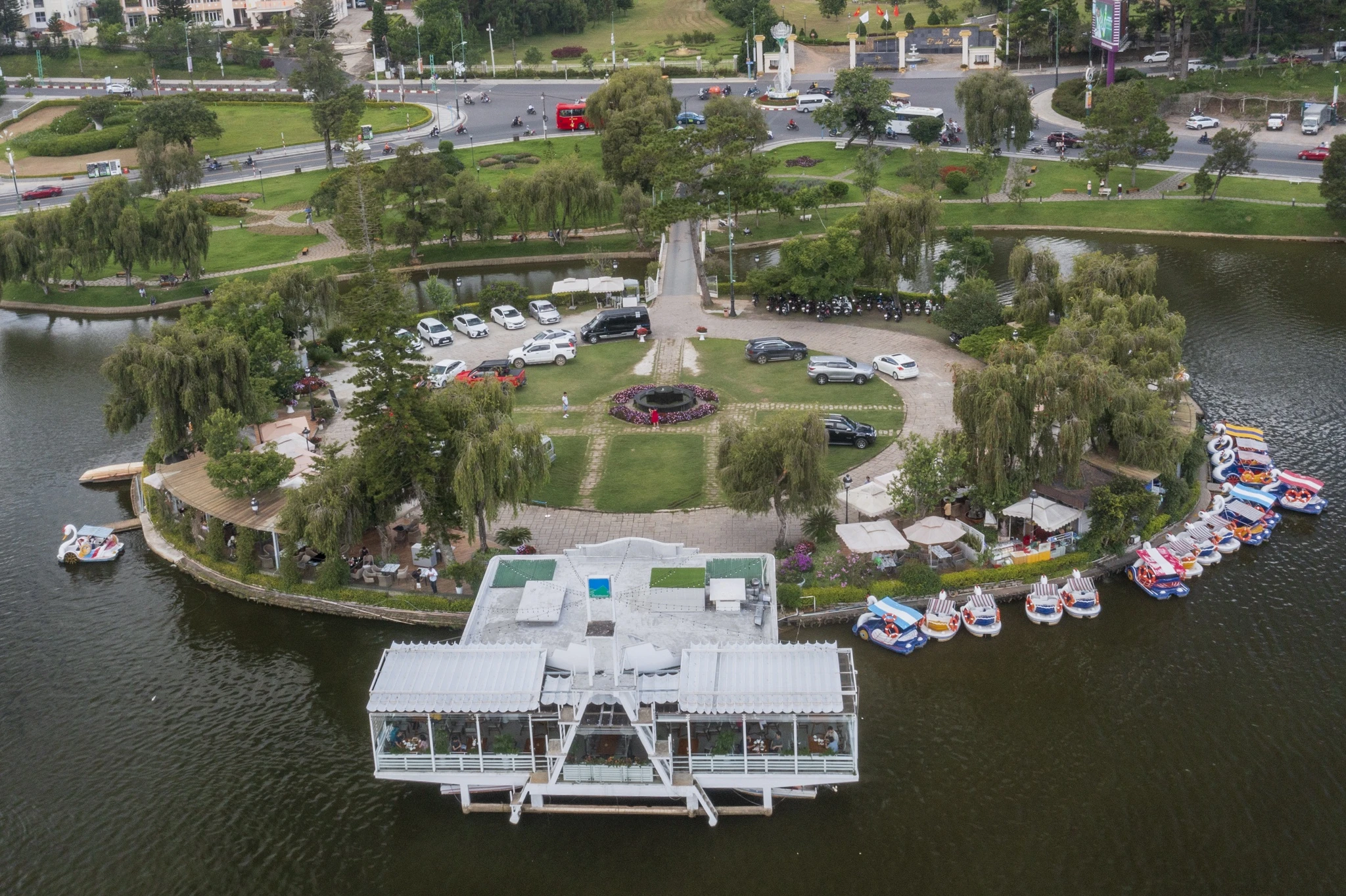 Dau gia nha hang Thuy Ta Da Lat voi dieu kien giu nguyen hien trang hinh anh