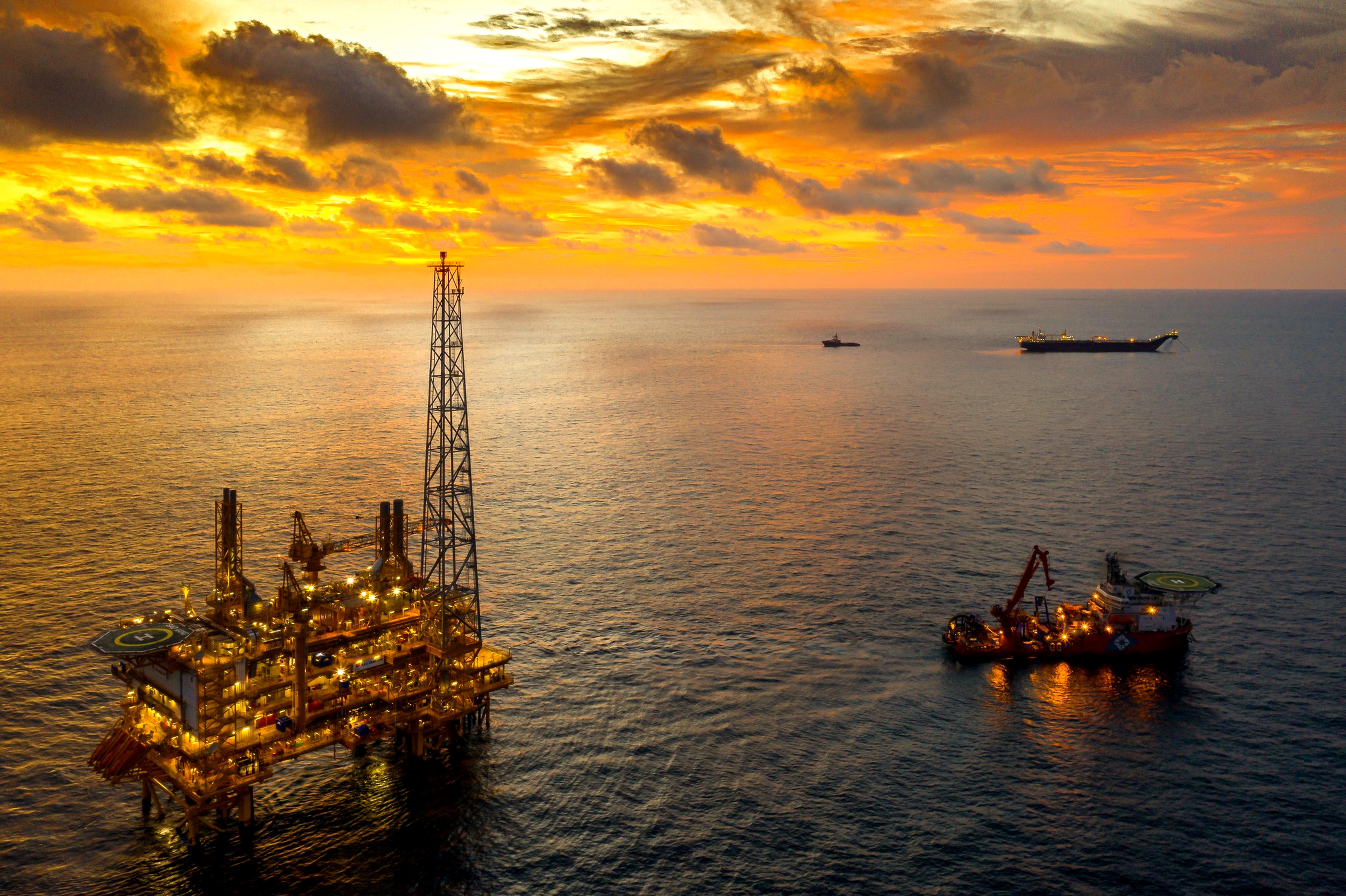 Co phieu dau khi huong loi tu du an 12 ty USD ngoai khoi hinh anh