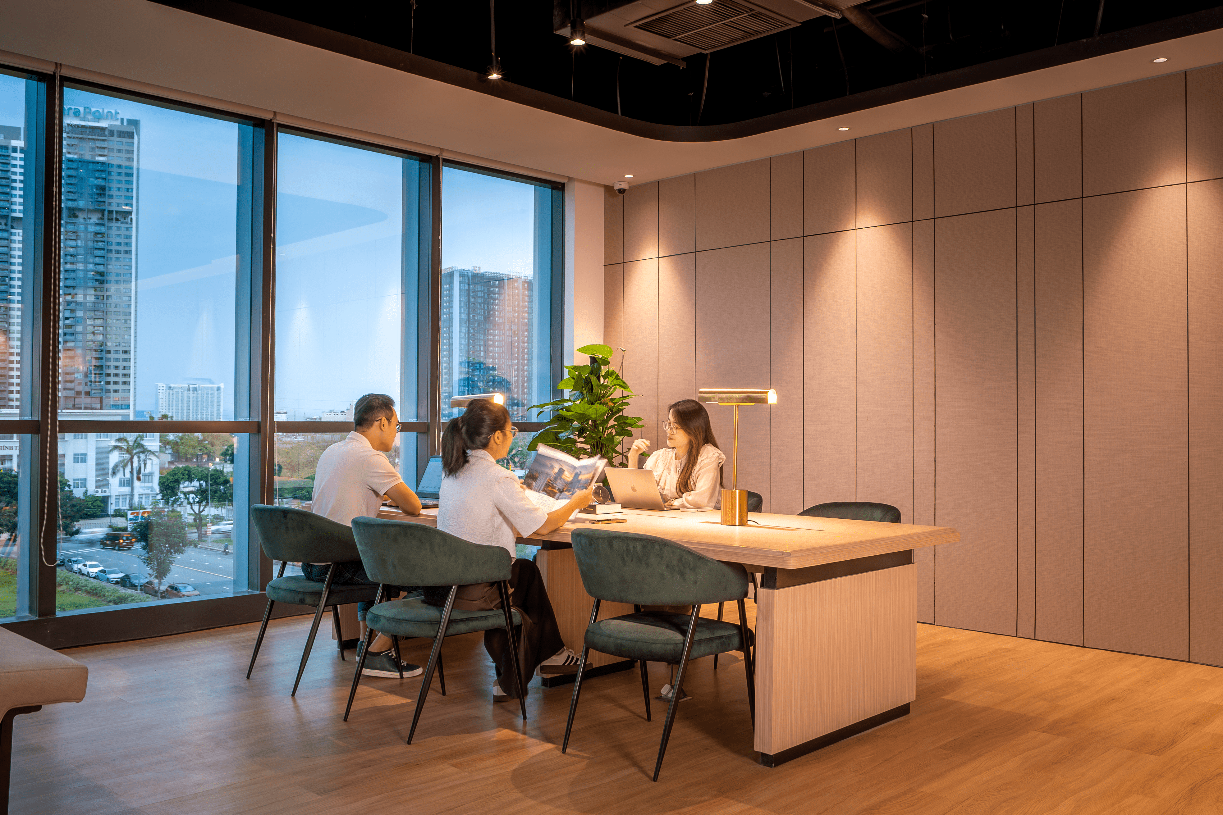 Komune Co-working,  WorkFlow Space,  Knight Frank,  CBRE anh 1