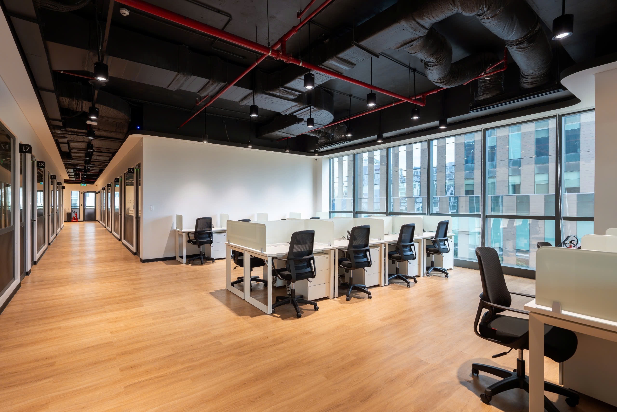 Komune Co-working,  WorkFlow Space,  Knight Frank,  CBRE anh 2