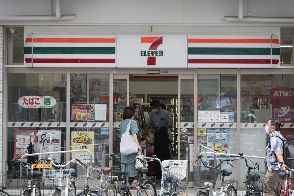 Ong chu Circle K kho thau tom 7-Eleven hinh anh