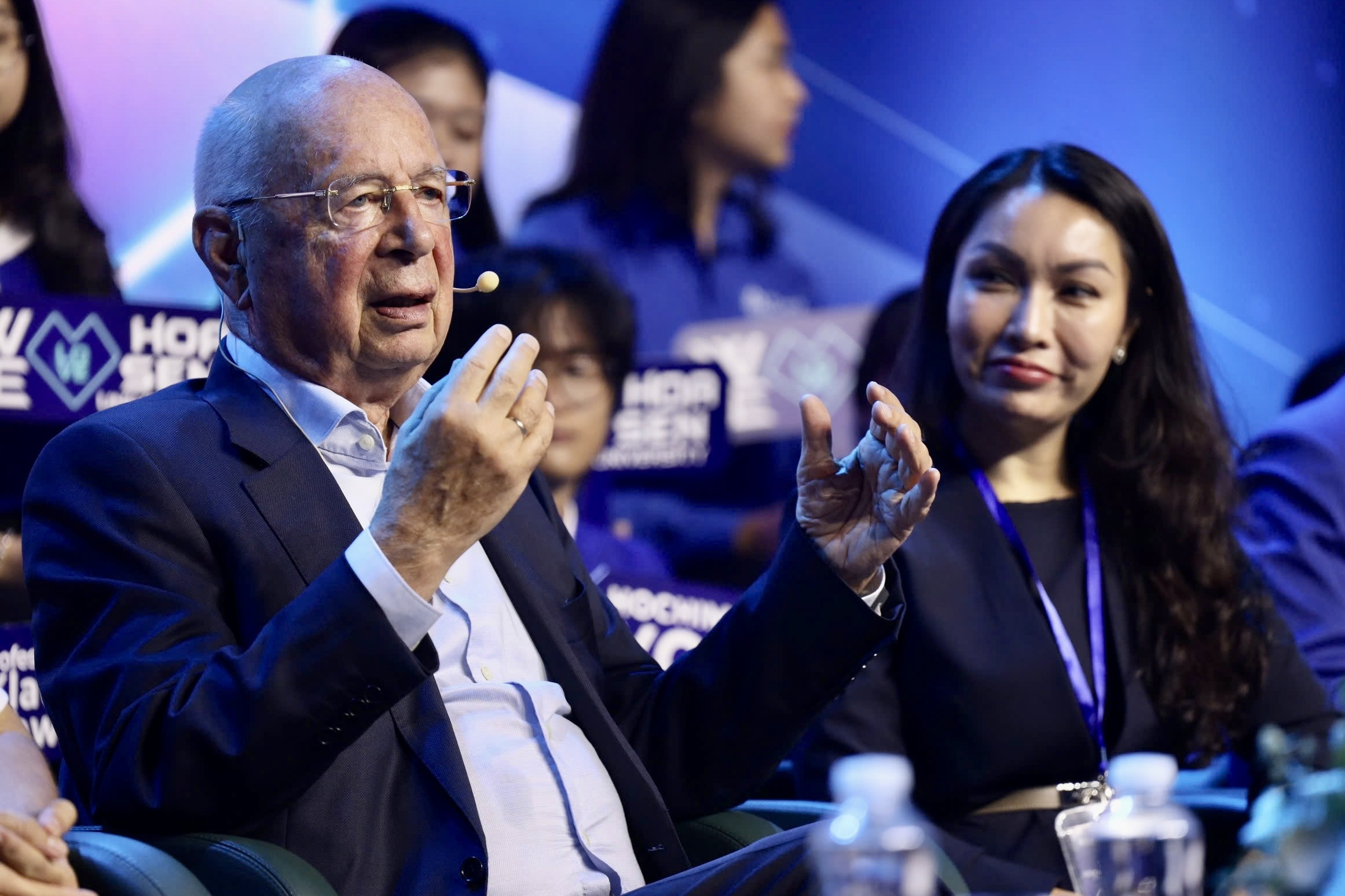 Chu tich WEF: Viet Nam se la cuong quoc kinh te hang dau 20-30 nam toi hinh anh