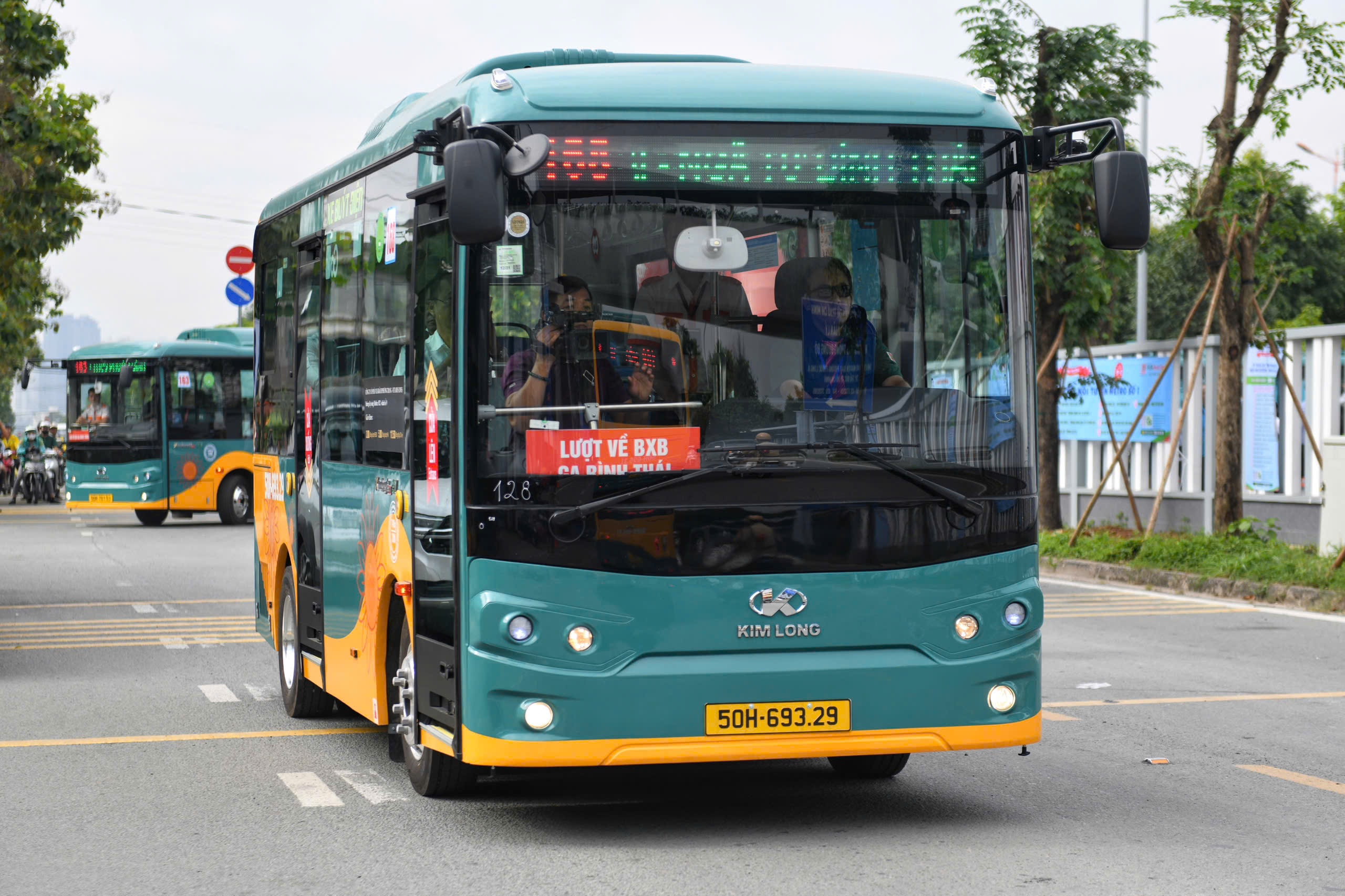 17 tuyen xe buyt dien ket noi metro so 1 chinh thuc lan banh hinh anh