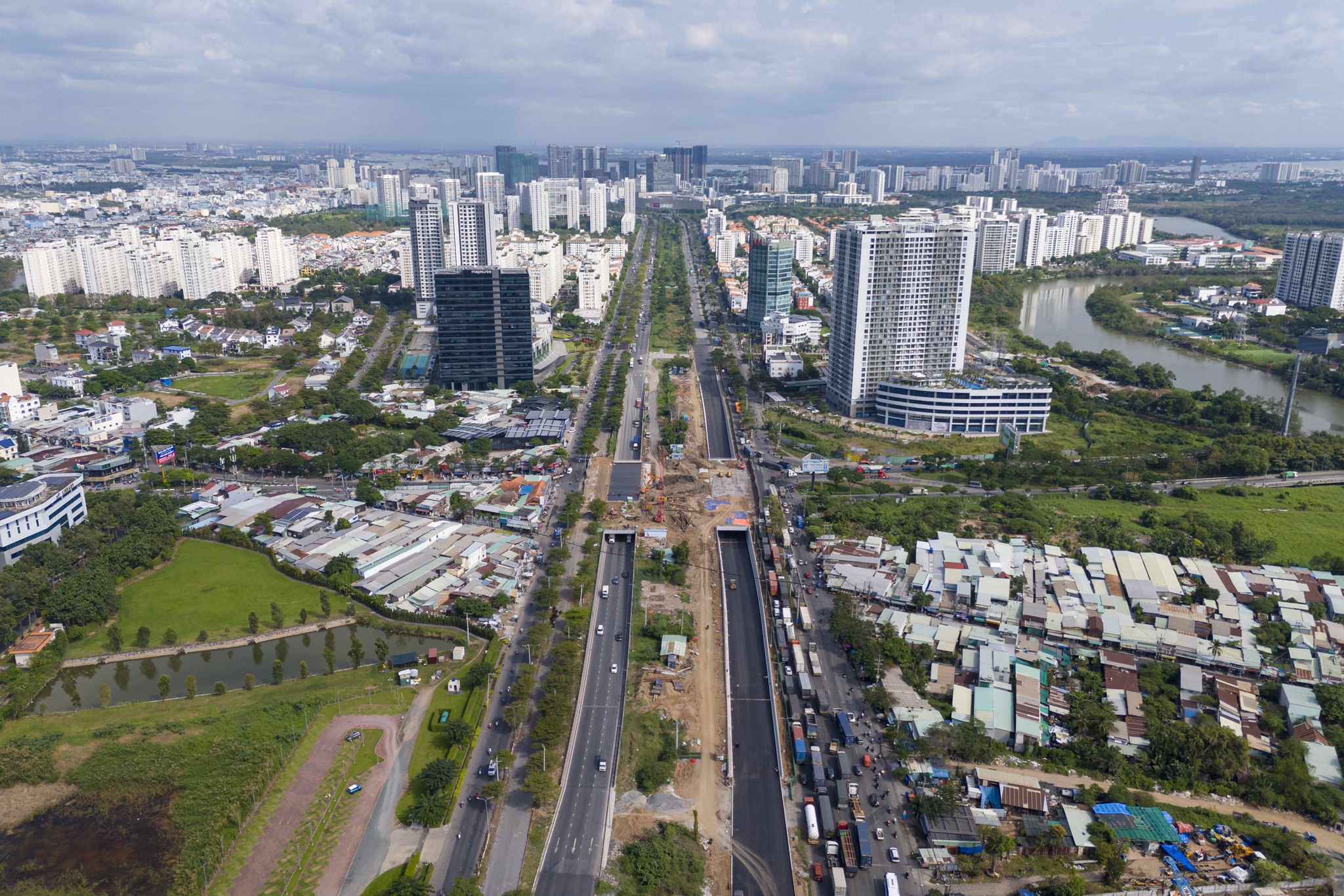 TP.HCM dong loat thong xe 4 cong trinh trong diem hinh anh