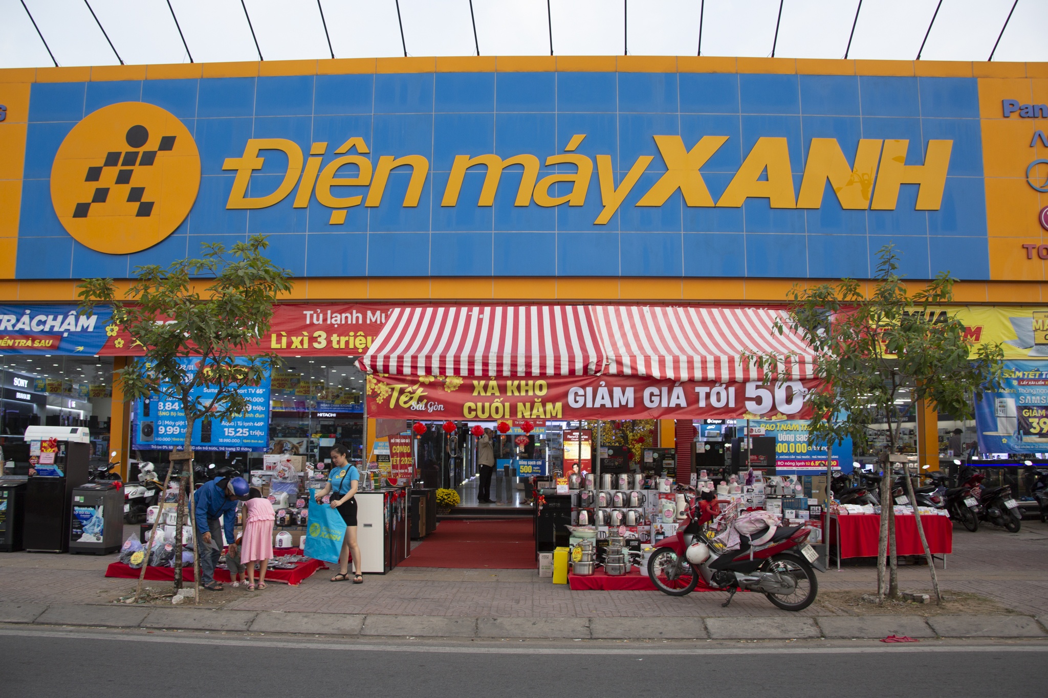 Chuoi dien thoai, dien may thu hon 10.000 ty trong thang 1 hinh anh