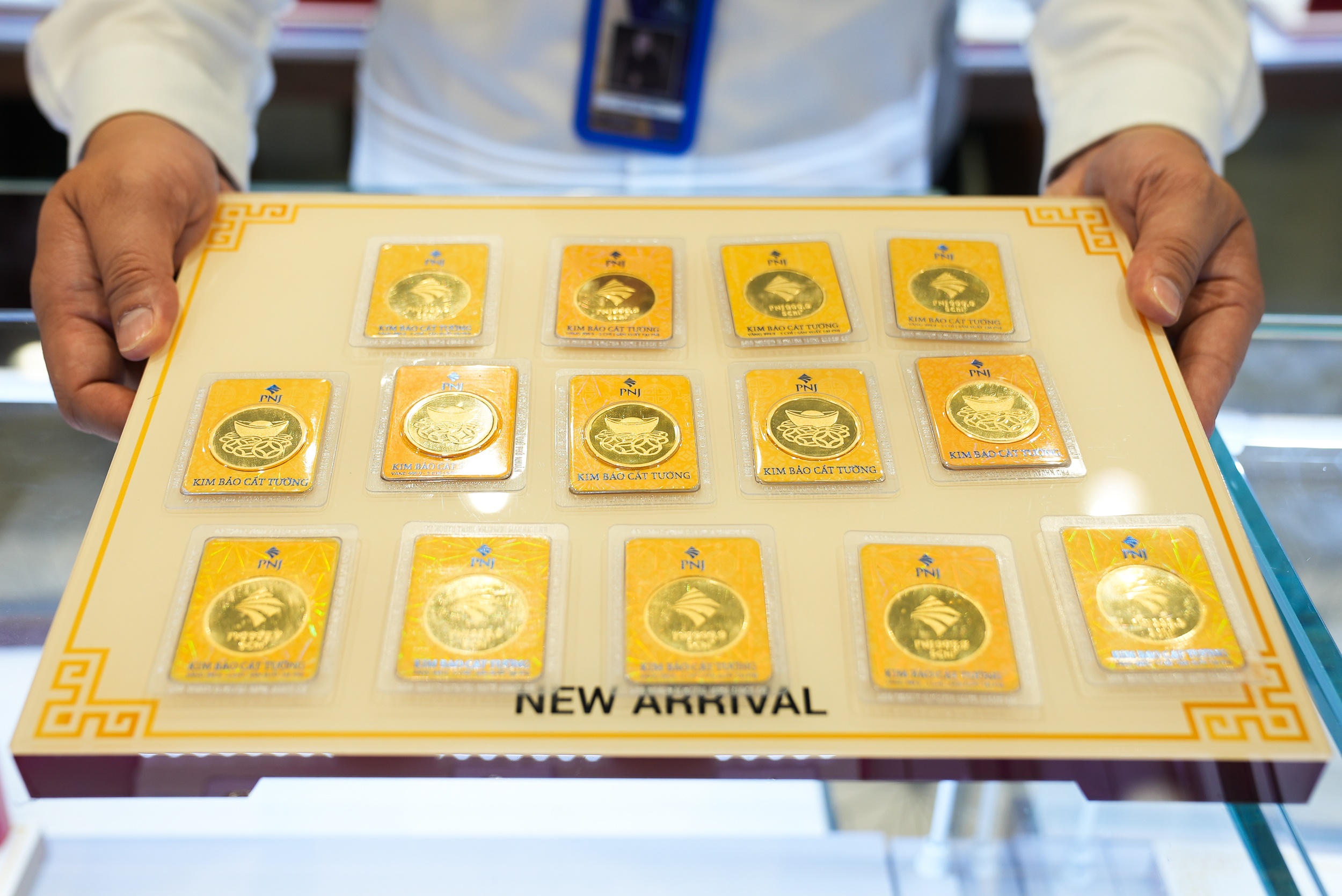 Gia vang mat ca trieu dong mot tuan hinh anh