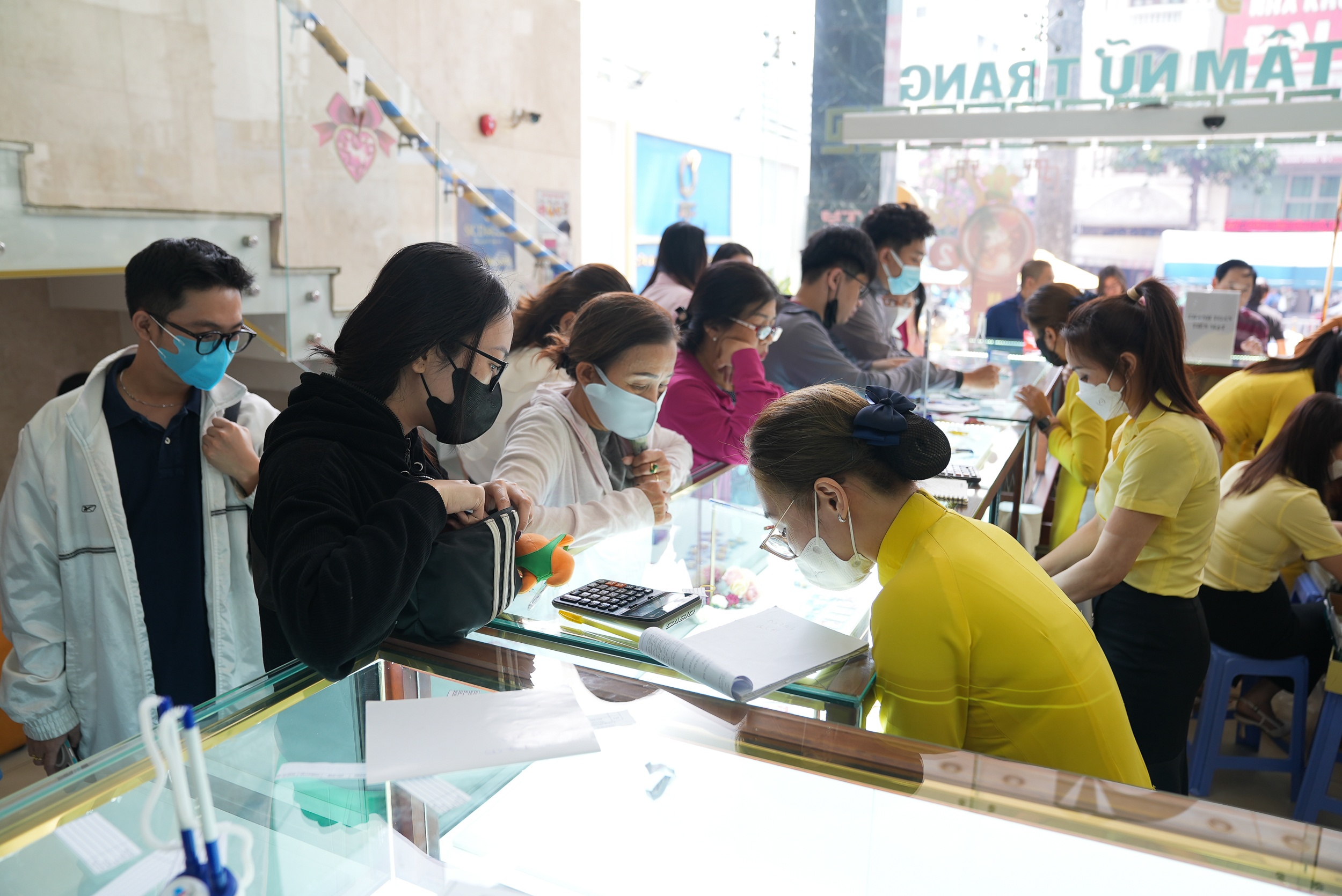 gia vang hom nay anh 14