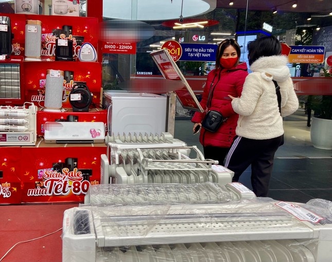 Ha Noi: Vi sao thiet bi suoi 'e' khi ret dam? hinh anh