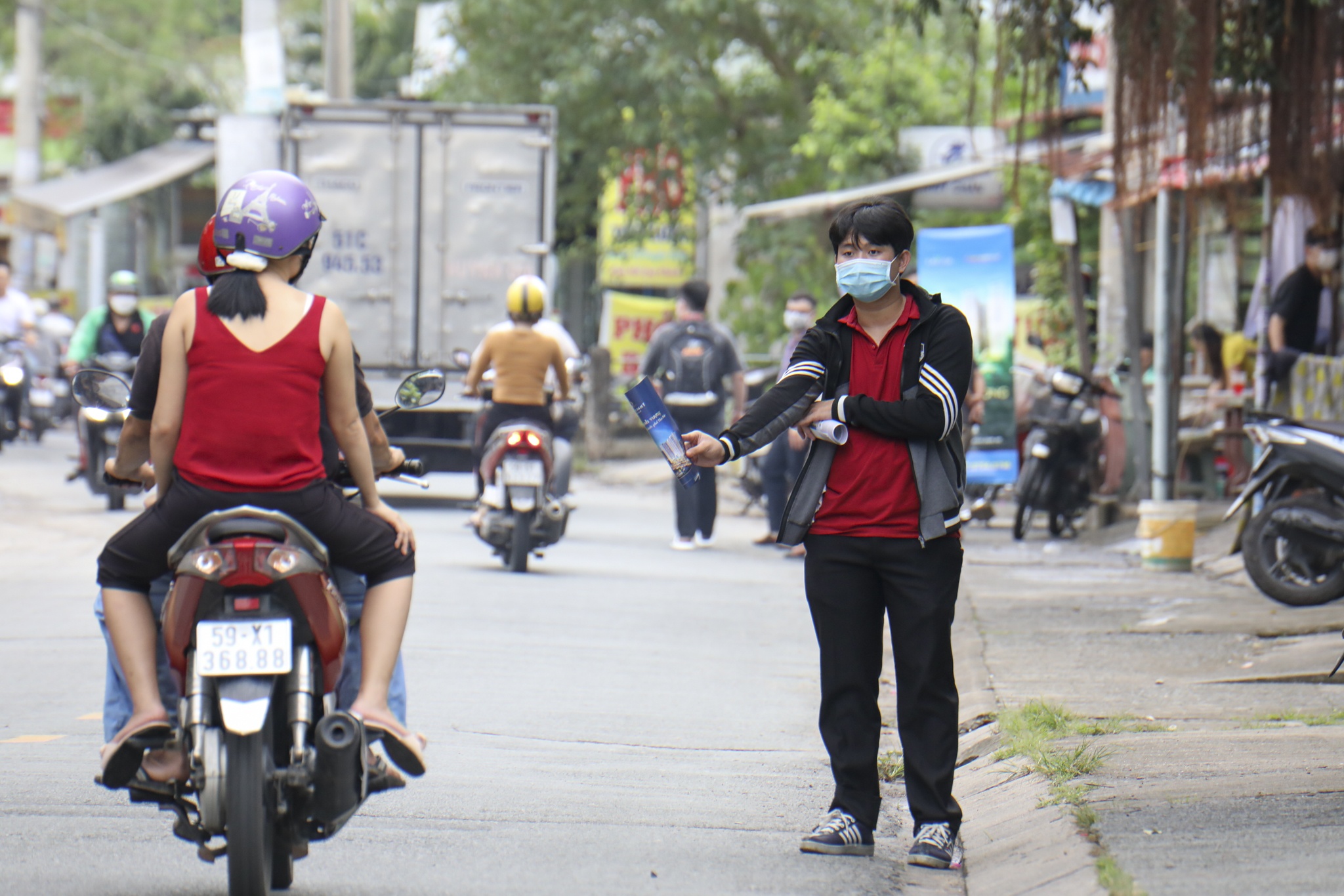 Hon 2.000 moi gioi o TP.HCM duoc cap chung chi hanh nghe hinh anh