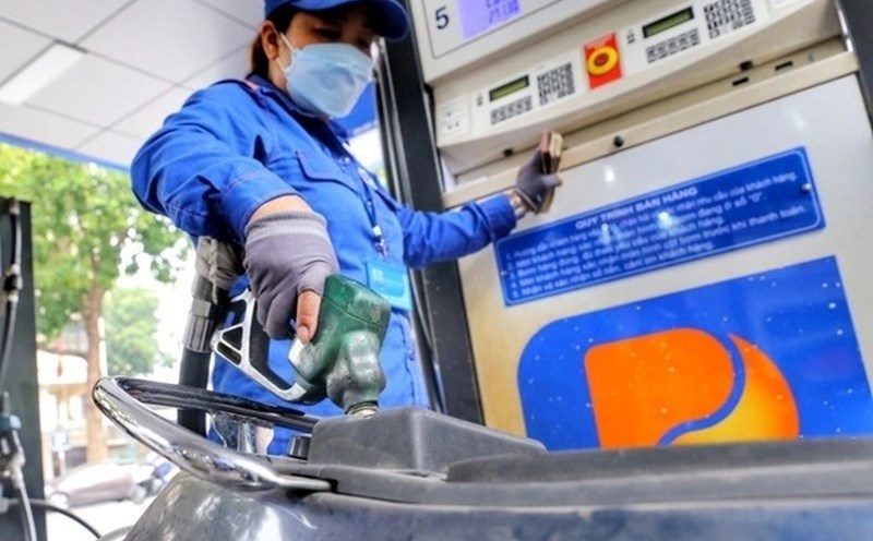 Xang, dieu hoa la hang thiet yeu, sao danh thue nhu hang xa xi? hinh anh