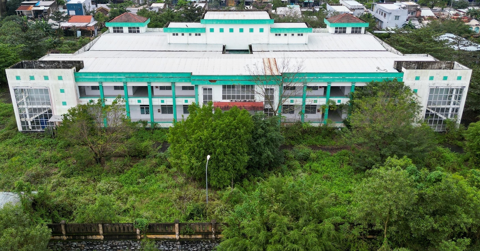 Phong kham gan 44 ty dong bo hoang nhieu nam o Quang Nam hinh anh