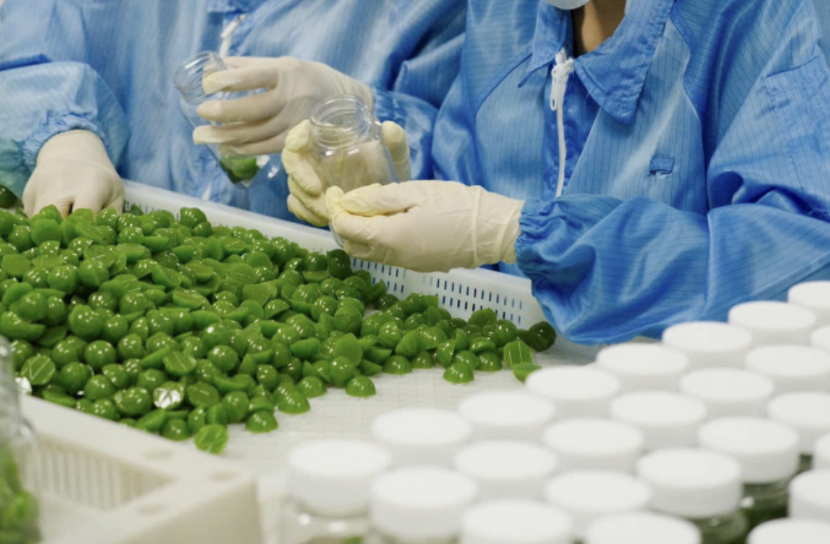 Nguoi tieu dung canh giac sau vu keo rau cu cua Tap doan Chi Em Rot hinh anh