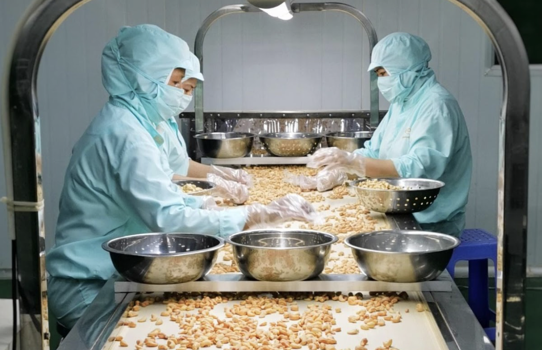 Bi My ap thue 46%, doanh nghiep Viet tuc toc tim doi tac moi hinh anh