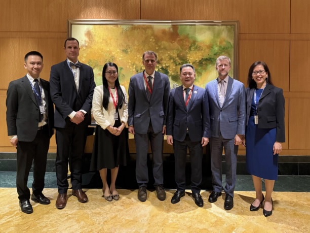 Ngan hang Nha nuoc lam viec voi Bo Tai chinh My hinh anh