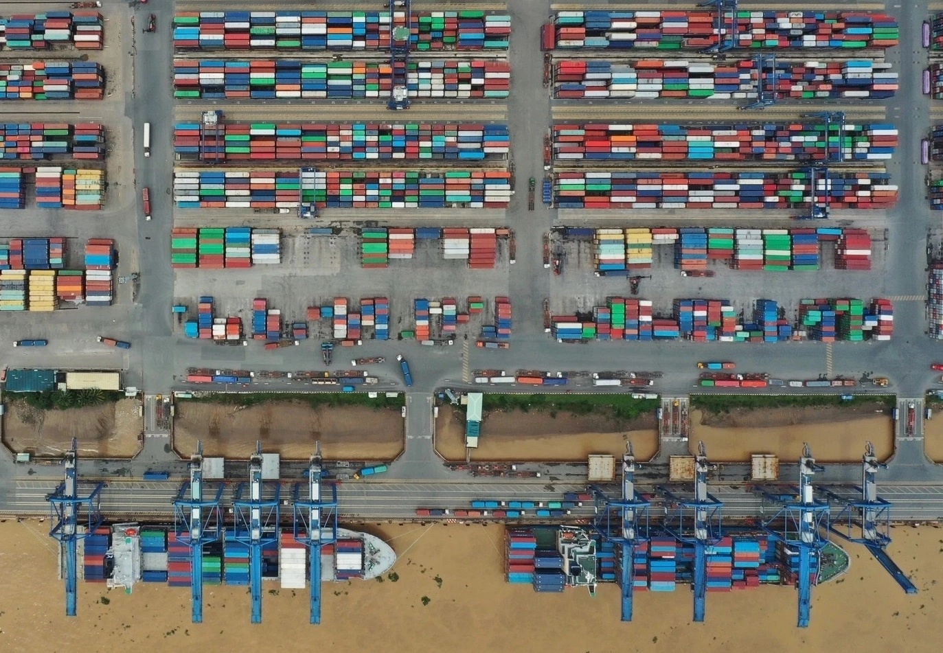 San xuat cong nghiep o TP.HCM phuc hoi on dinh hinh anh