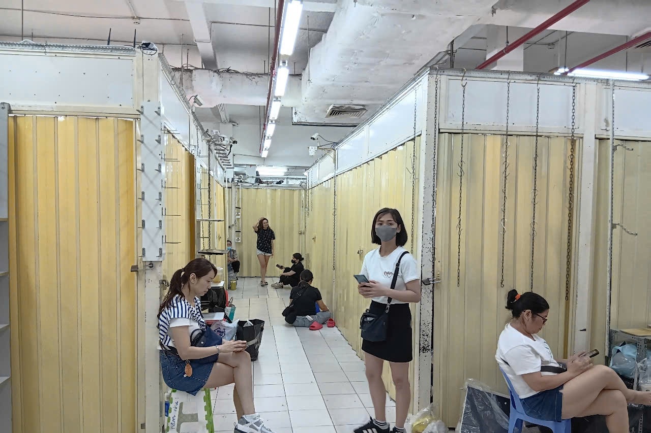 Tieu thuong o Saigon Square co dong thai la sau khi bi kiem tra hinh anh