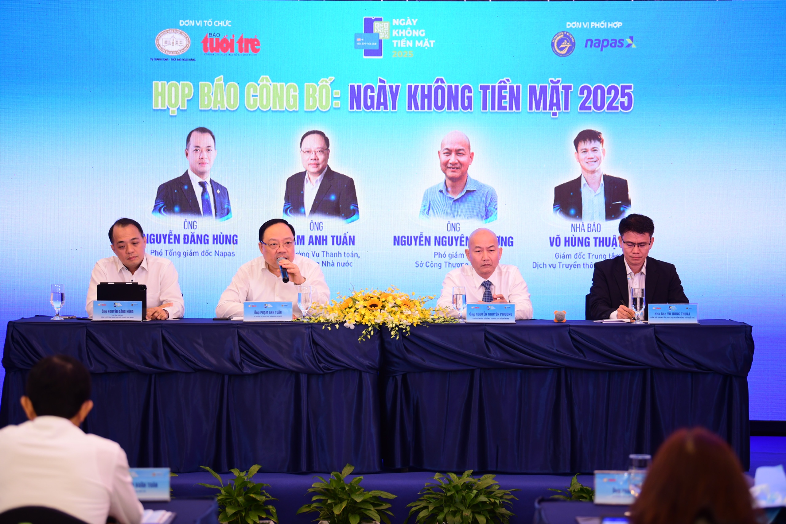 vi dien tu,  lua dao anh 1