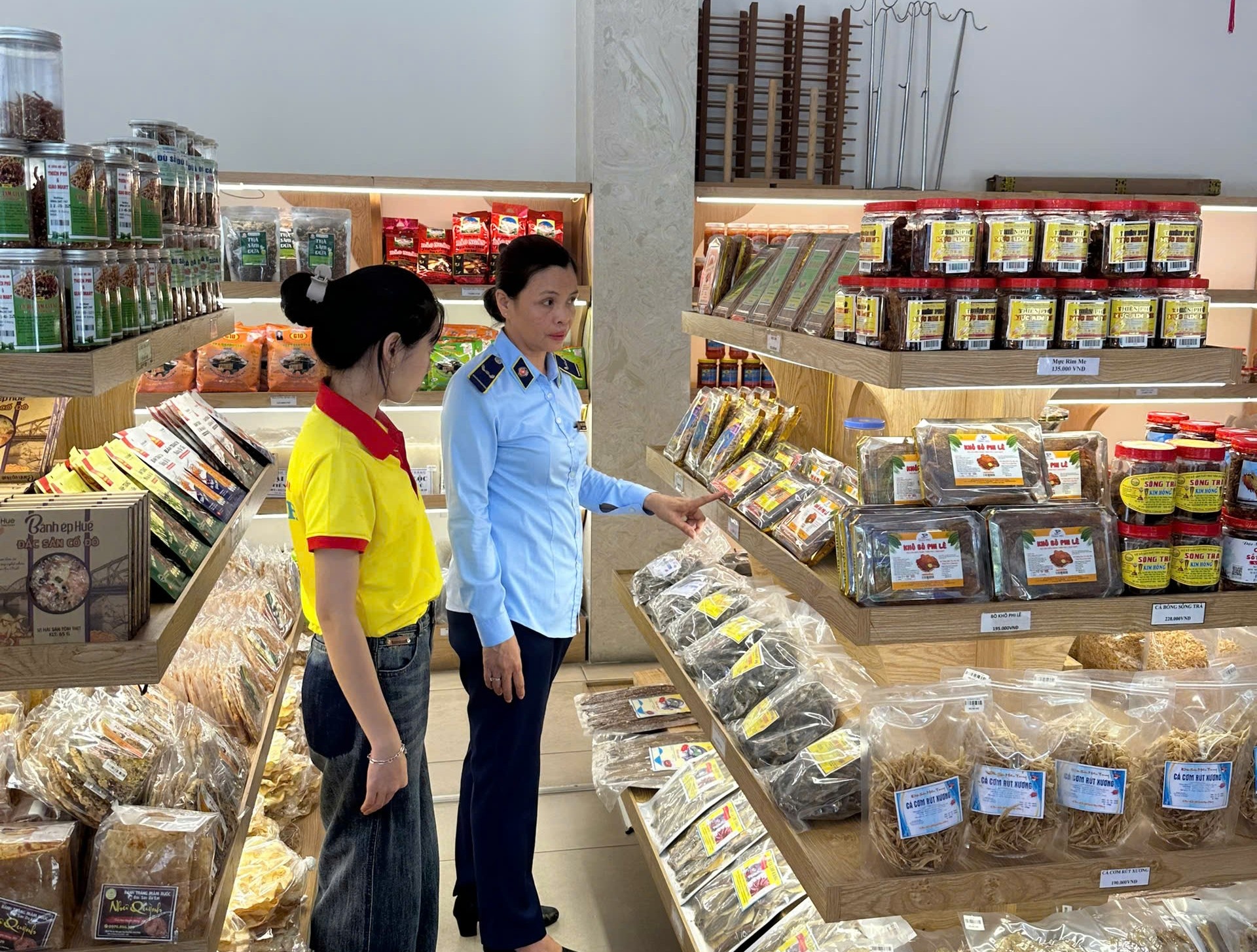 'Nhieu mat hang gia tham chi mang ca tem chong gia' hinh anh