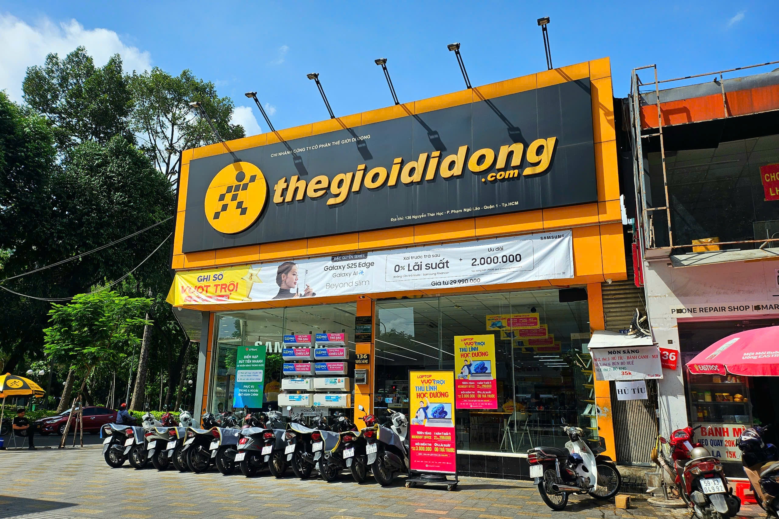 The Gioi Di Dong thu hon 400 ty moi ngay hinh anh