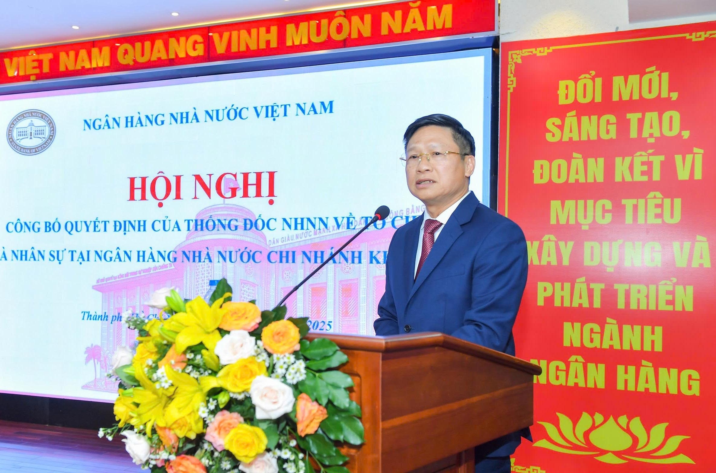 Ong Vo Minh Tuan lam Giam doc Ngan hang Nha nuoc chi nhanh Khu vuc 2 hinh anh