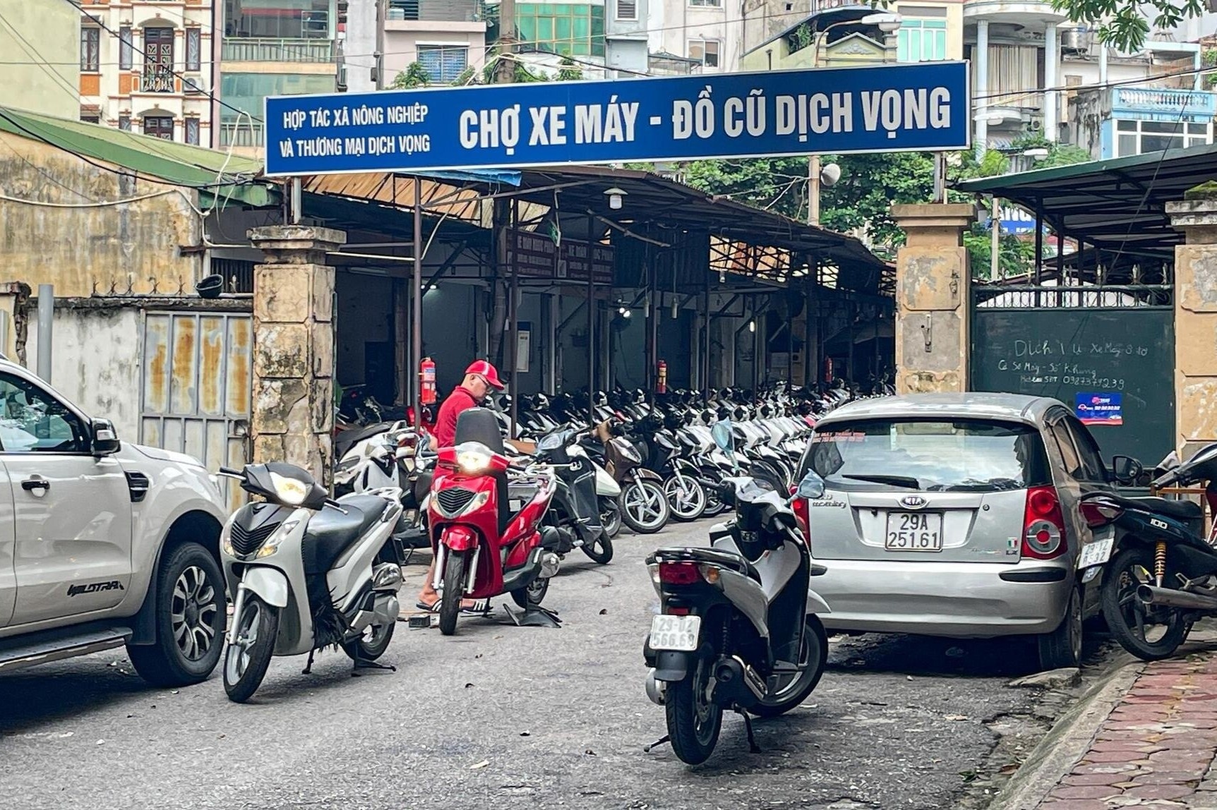 'Thu phu' xe may cu Ha Noi e am sau thong tin chuyen doi xe dien hinh anh