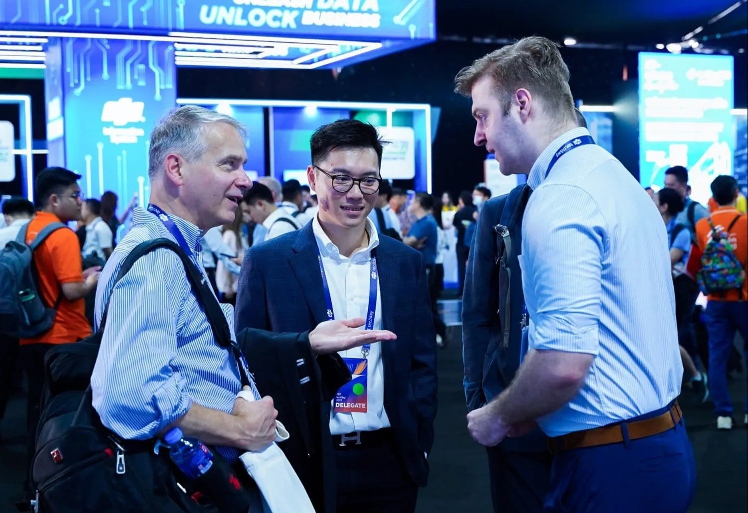 Nuoc ngoai tra hon 78 ty USD mua san pham so cua Viet Nam nua dau nam hinh anh