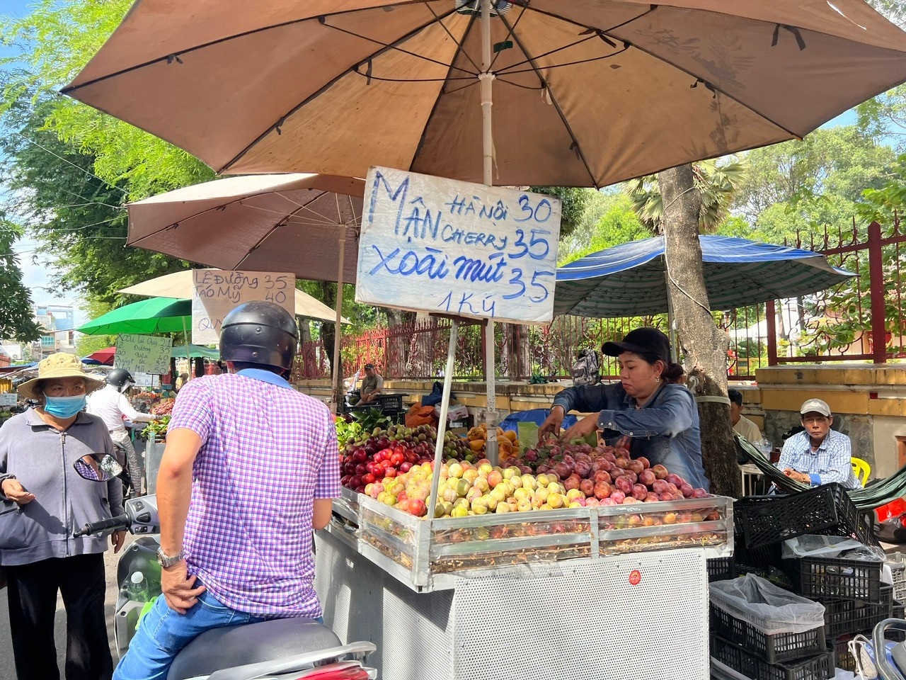 vải, sầu riêng, mận hà nội, chợ bà chiểu ảnh 10 vai, sau rieng, man ha noi, cho ba chieu anh 10