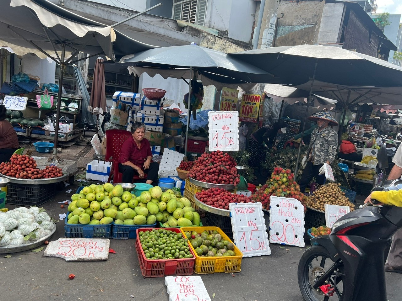 vai,  sau rieng,  man ha noi,  cho ba chieu anh 8