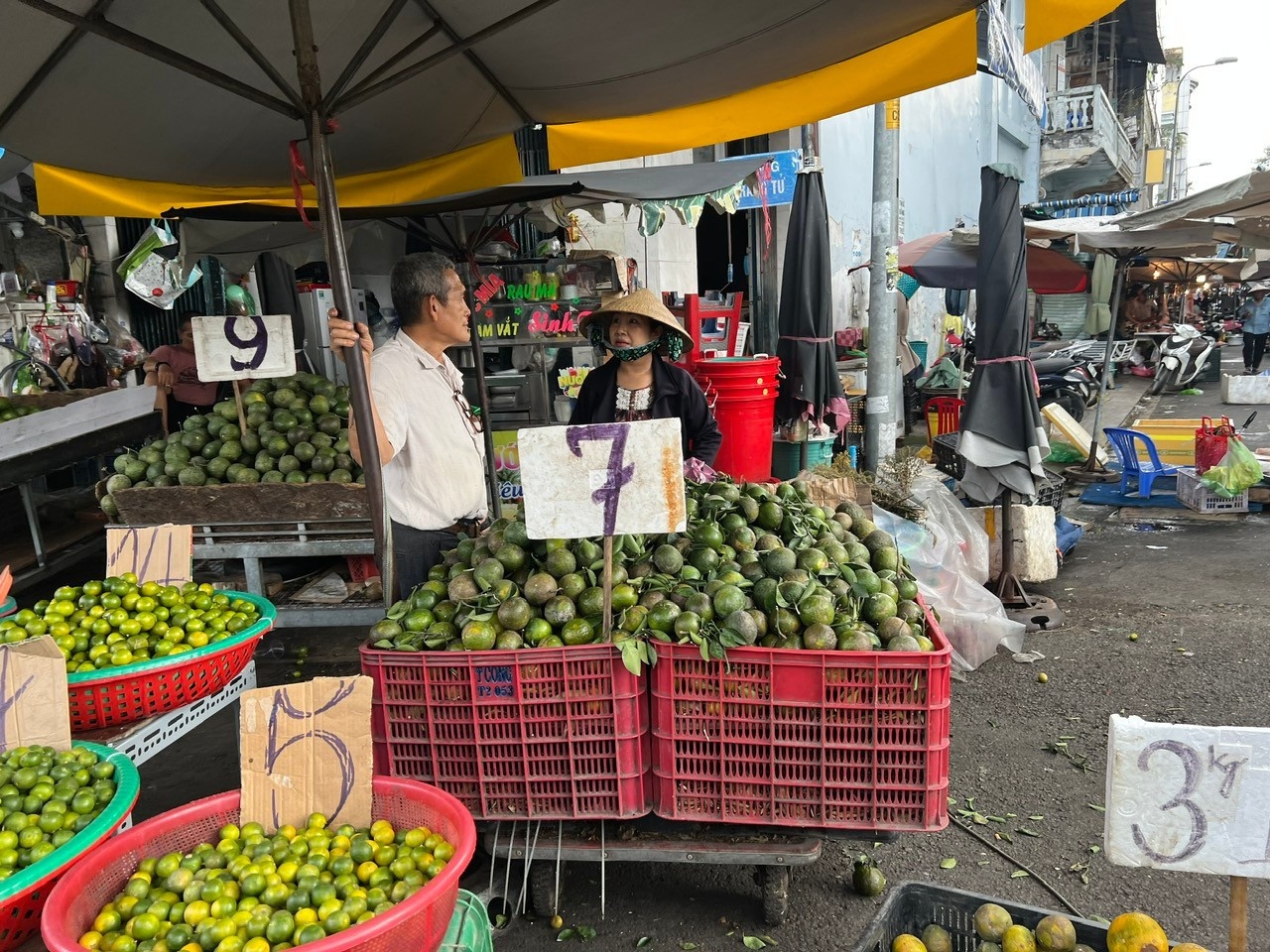 vai,  sau rieng,  man ha noi,  cho ba chieu anh 5