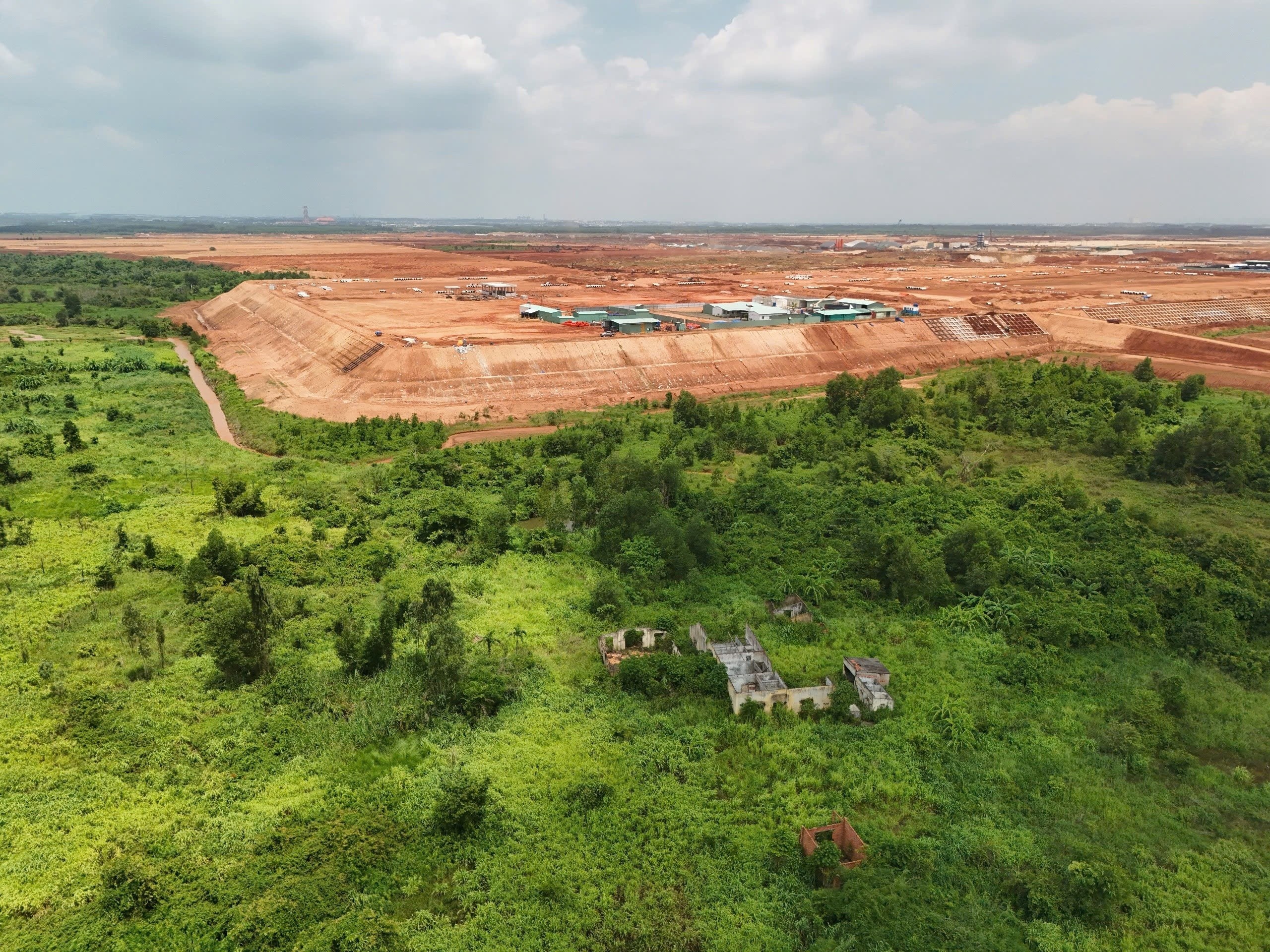 Dau gia 2 khu dat rong 113 ha o cua ngo san bay Long Thanh hinh anh