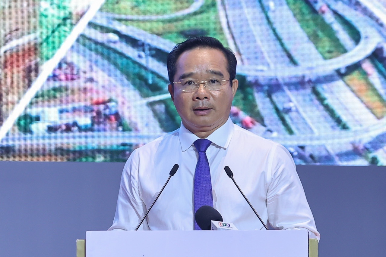 TP.HCM de xuat tang them pho chu tich o phuong, xa dong dan hinh anh