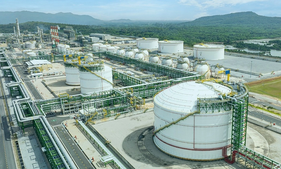 To hop hoa dau Long Son 5 ty USD hoat dong lai tu cuoi thang 8 hinh anh