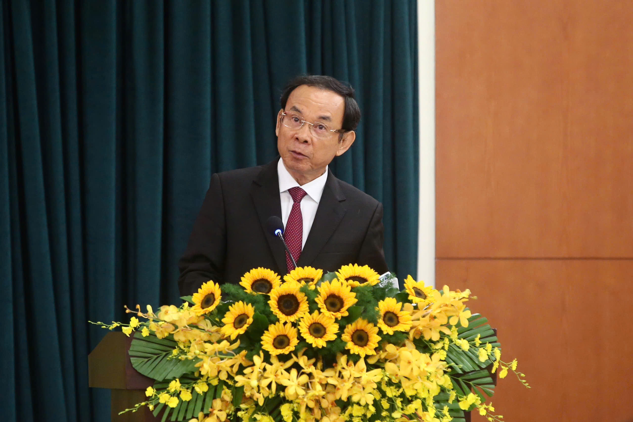 Ong Nguyen Van Nen: Toi mai khac ghi vi duoc dong hanh cung TP.HCM hinh anh