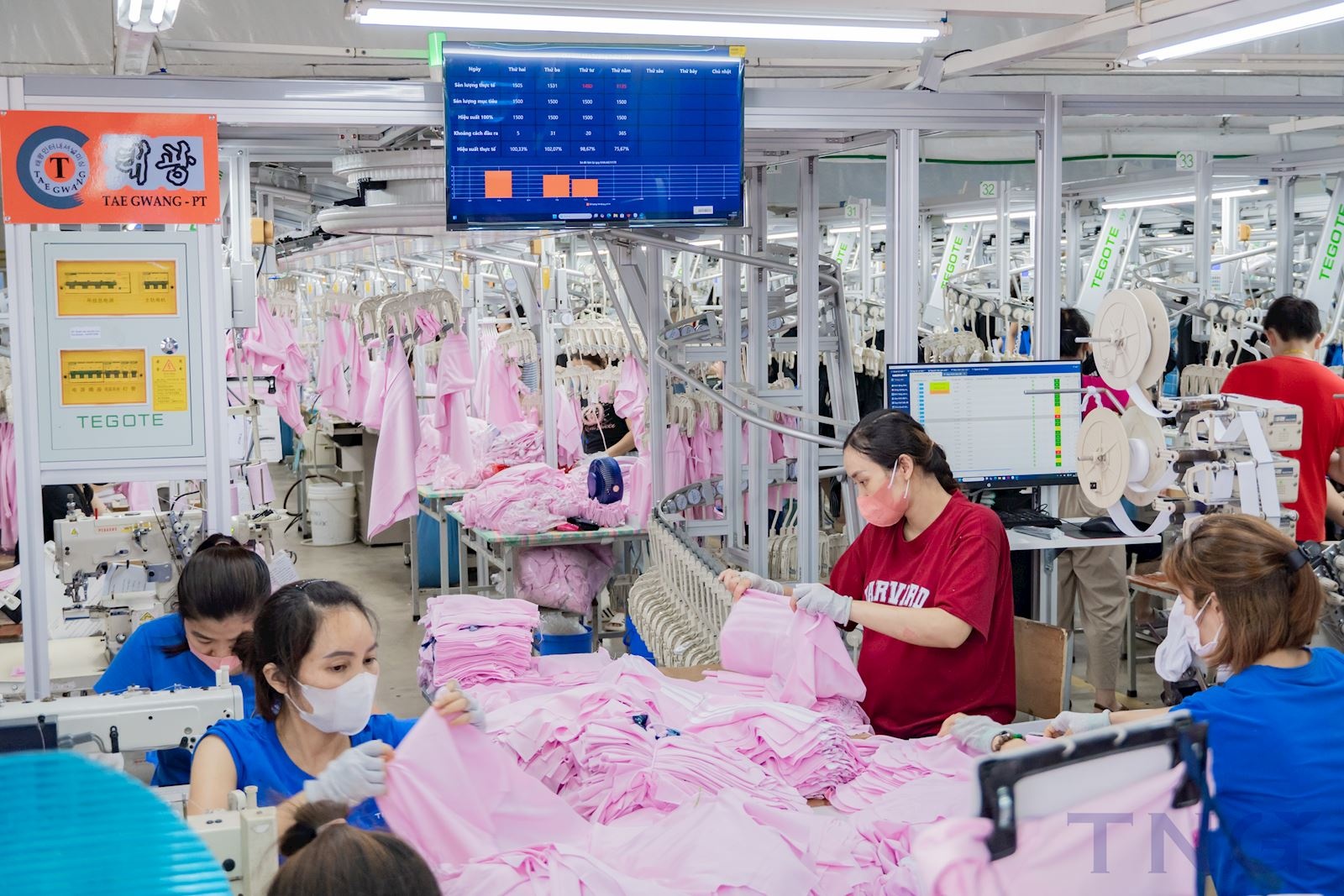 Doanh nghiep det may tuyen them hang nghin lao dong hinh anh