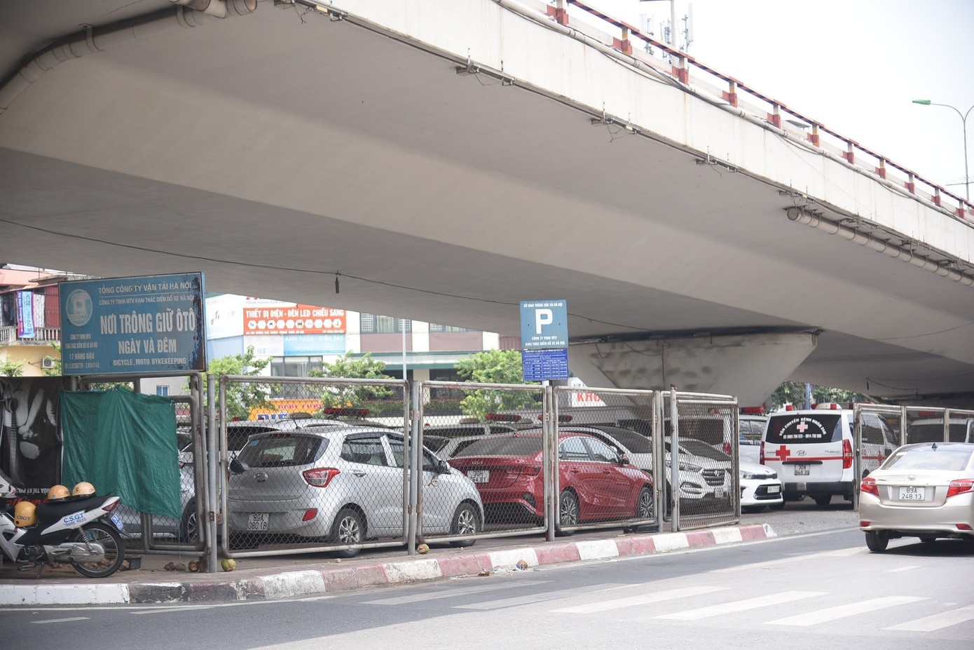 tp ha noi,  bai gui xe anh 1