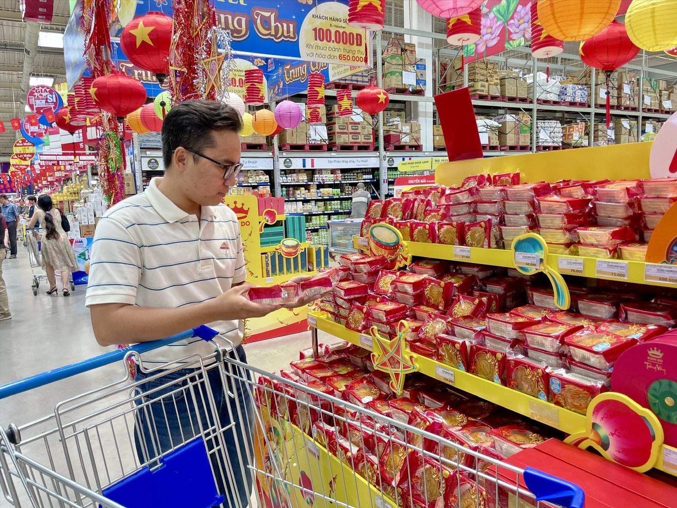 mua banh trung thu anh 1