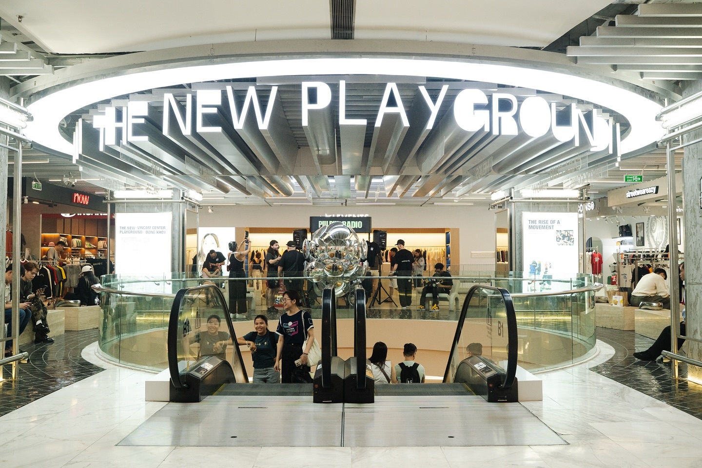 Trung tam thuong mai TP.HCM dang 'tre hoa' hinh anh