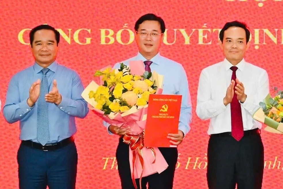 Ong Le Quoc Phong lam Bi thu Dang uy cac co quan Dang TP.HCM hinh anh