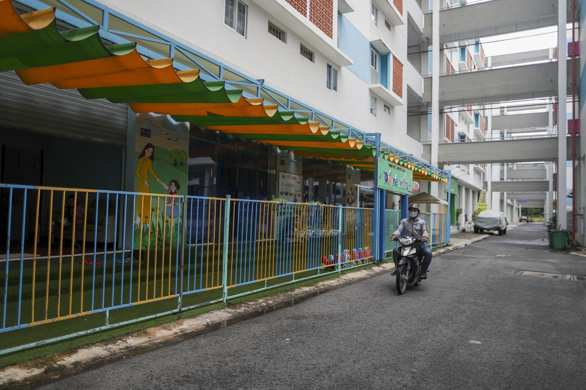 De xuat uu tien 'nam gioi nuoi hai con, vo mat' mua nha o xa hoi hinh anh