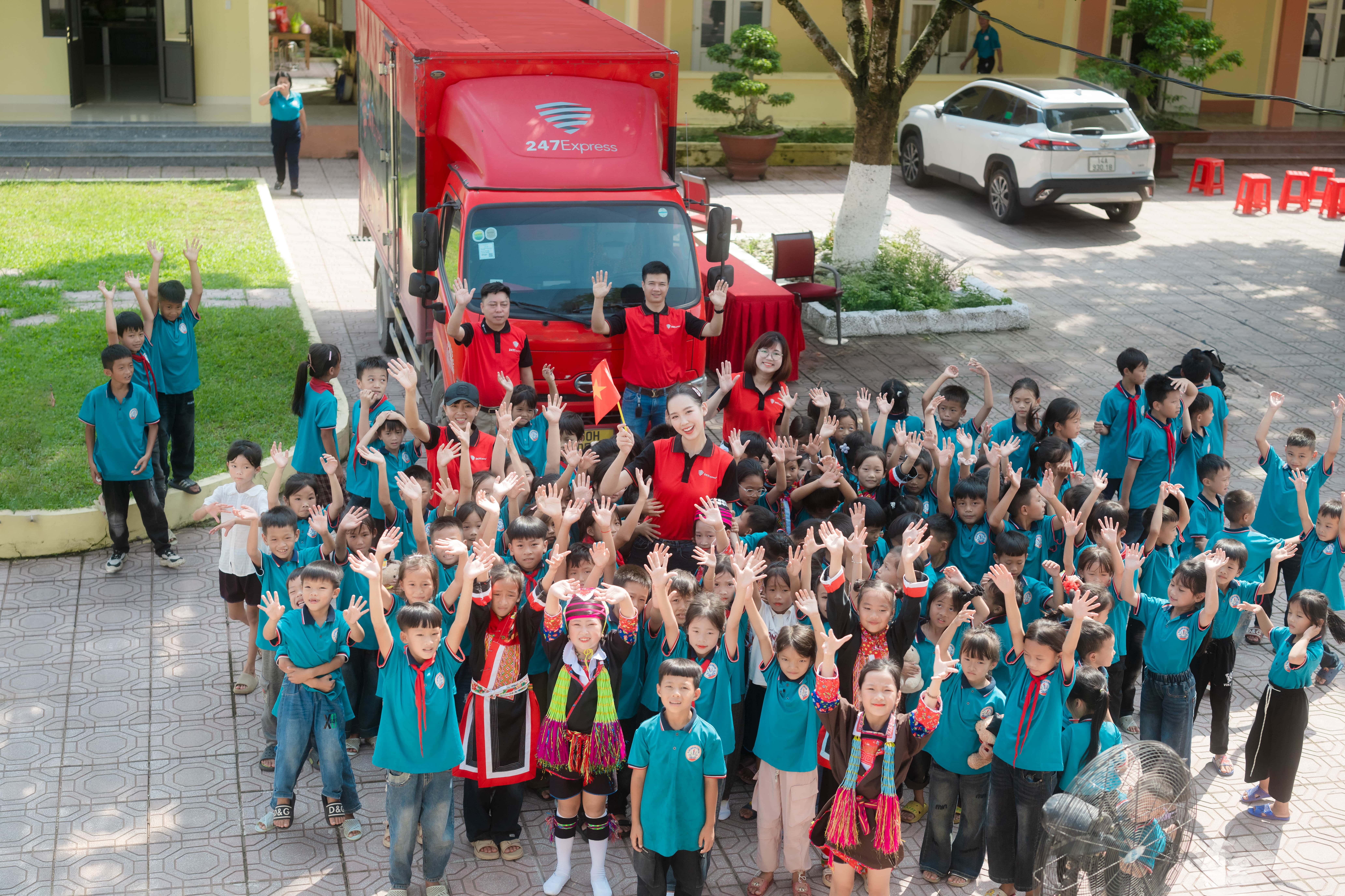 Doanh nghiep mang 'anh nang' den vung cao: Cau chuyen tu 247Express hinh anh