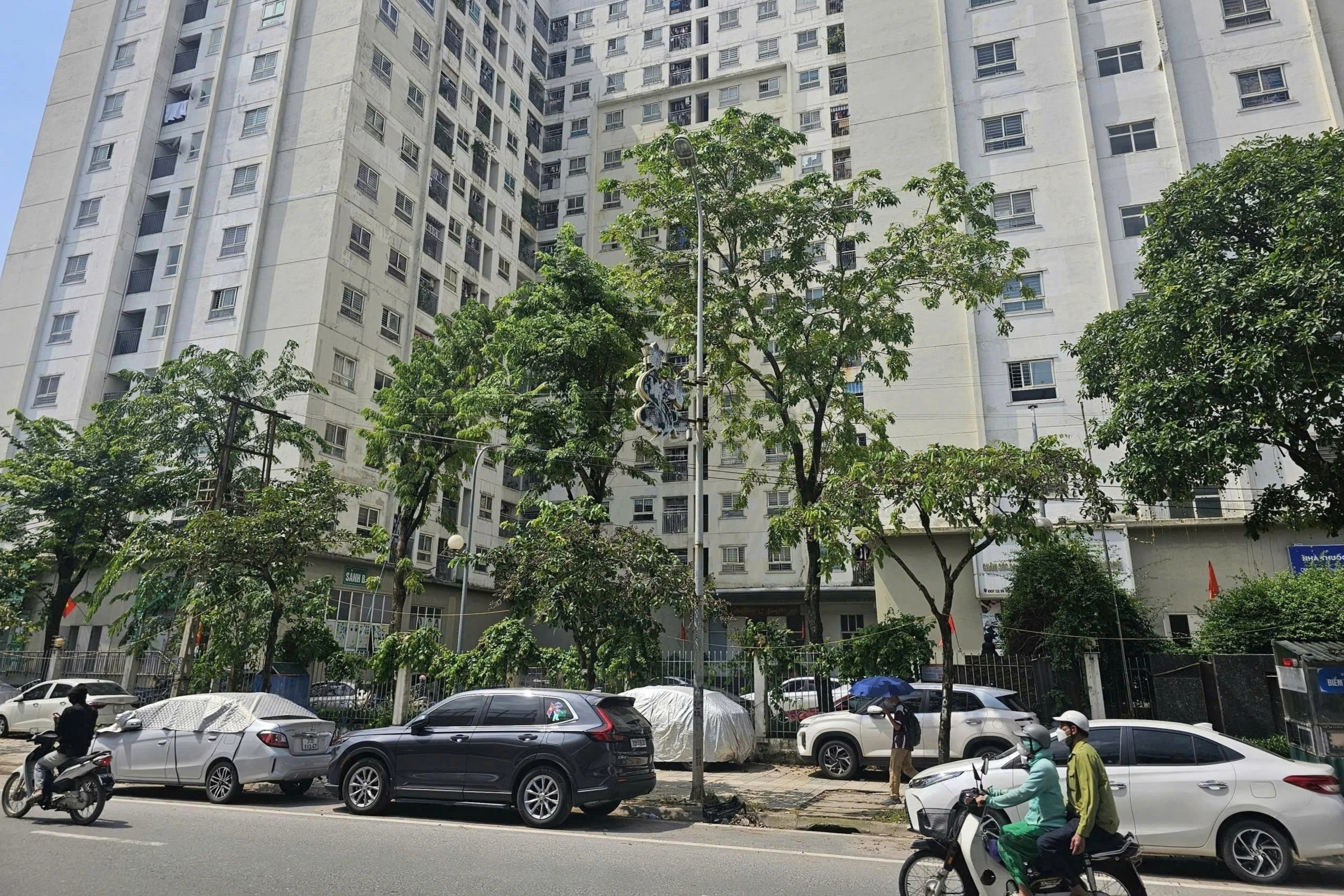 Bong dung bi duoi khoi chung cu mua lai tu nha o xa hoi hinh anh