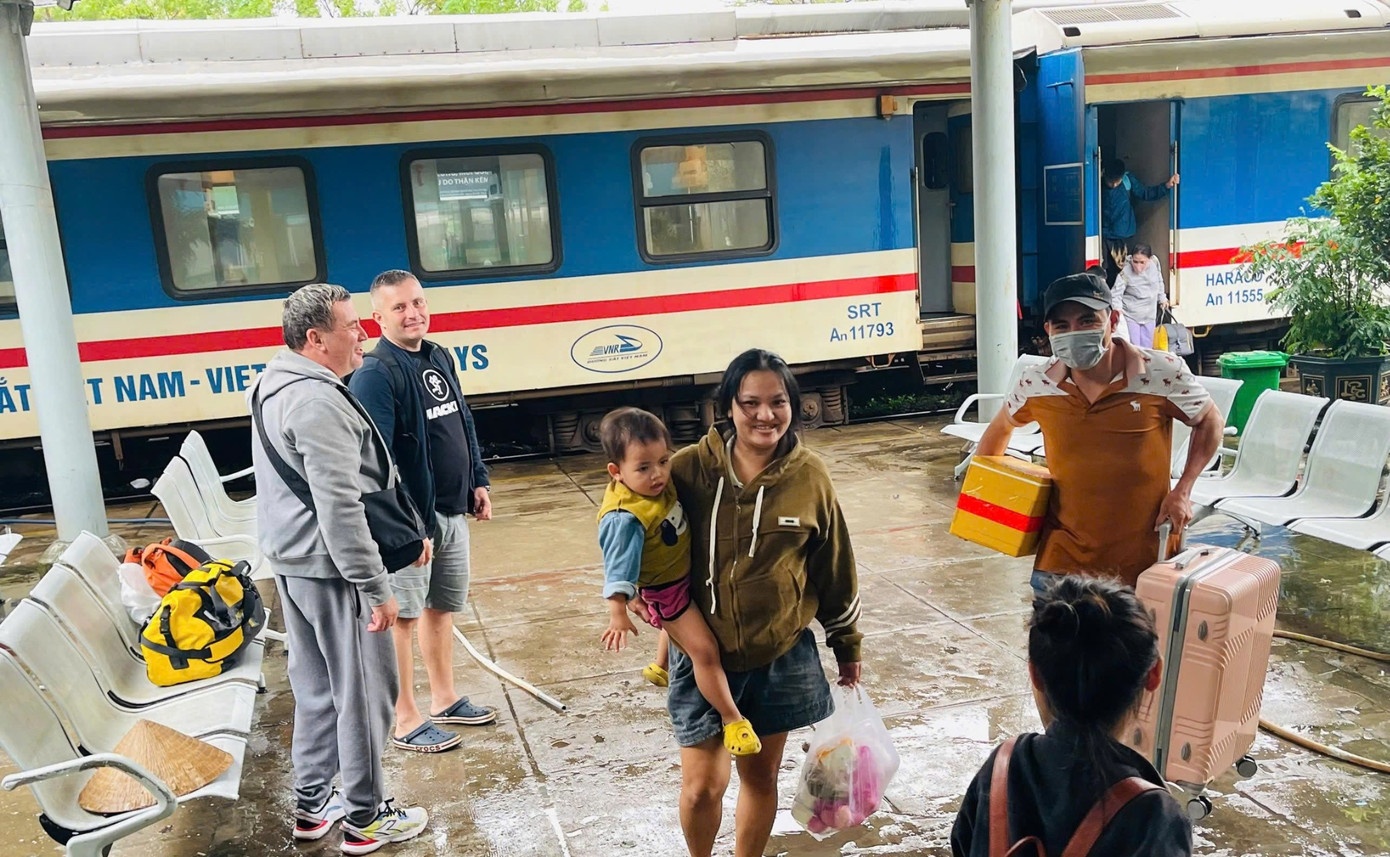 Duong sat Bac - Nam te liet vi mua lu, Bo Xay dung ra cong dien khan hinh anh