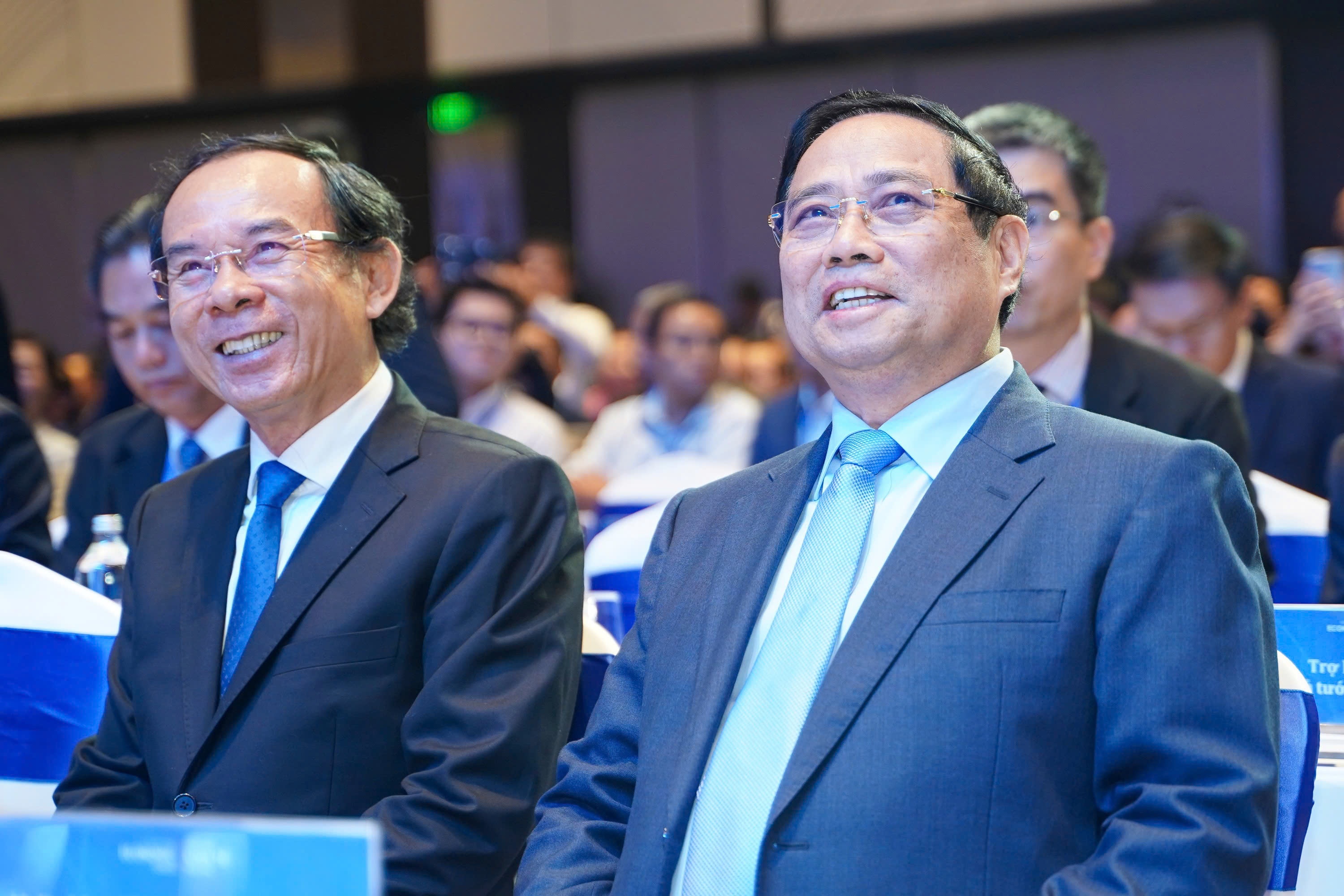 dien dan kinh te anh 3