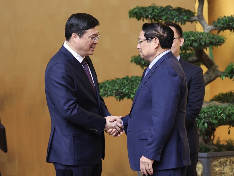 Thu tuong de nghi day nhanh ket noi ha tang giao thong voi Quang Tay hinh anh