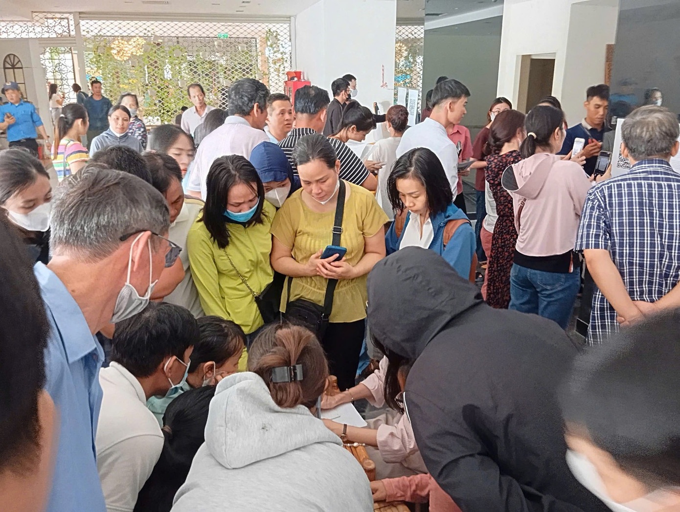 Yeu cau kiem tra, xu ly tinh trang 'co ho so' mua ban nha o xa hoi hinh anh