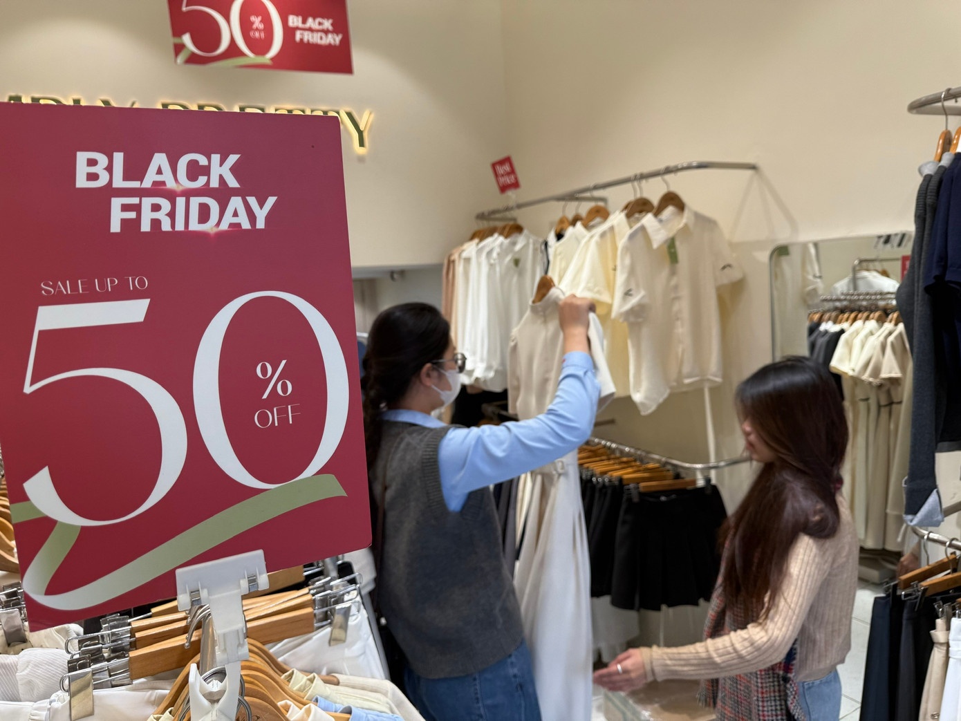 Su that Black Friday: Toan giam gia kieu 'troi oi' hinh anh