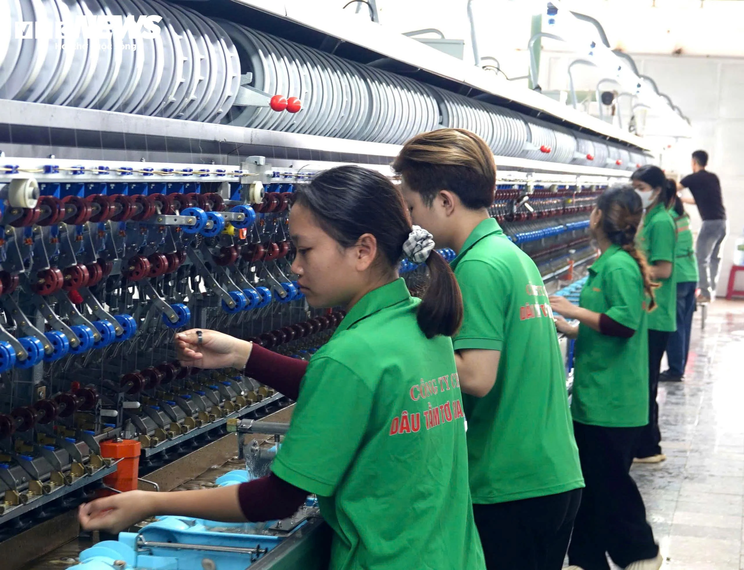 Doanh nghiep sau lu lut lich su: No luc phuc hoi de co thuong Tet hinh anh