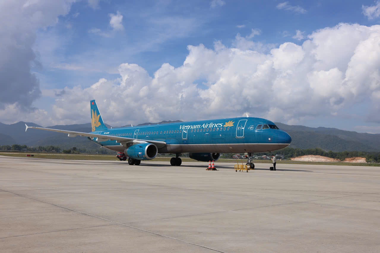 Chinh thuc co duong bay thang TP.HCM - Dien Bien hinh anh