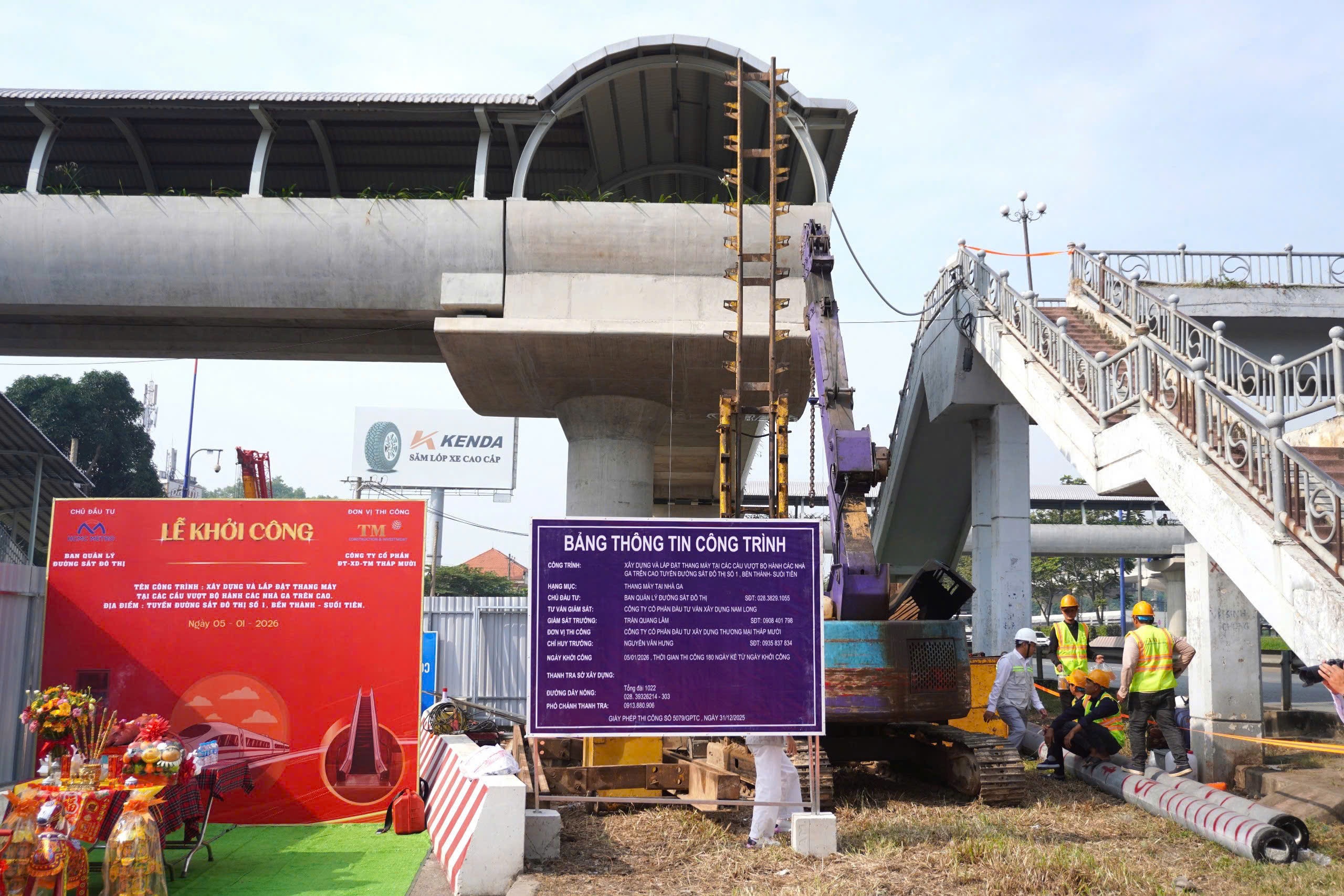 TP.HCM lap 8 thang may cho cau vuot bo hanh metro so 1 hinh anh