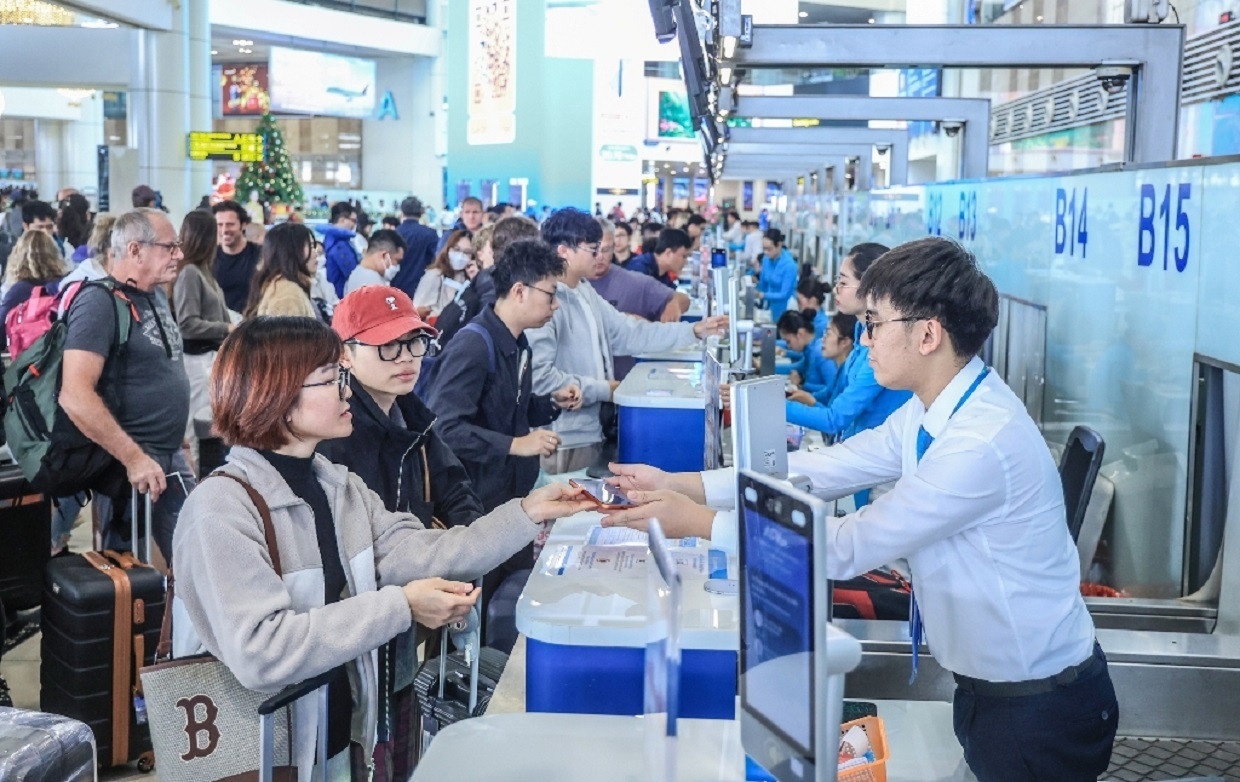 Cao diem Tet Binh Ngo, nhieu chang bay 'chay ve' hinh anh